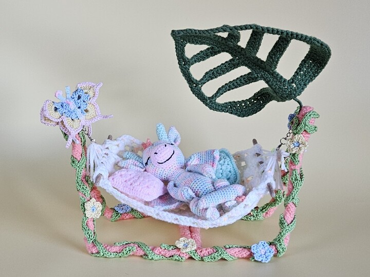 Drachenbaby Dreamy Häkelanleitung mit Hängematte & Blumen