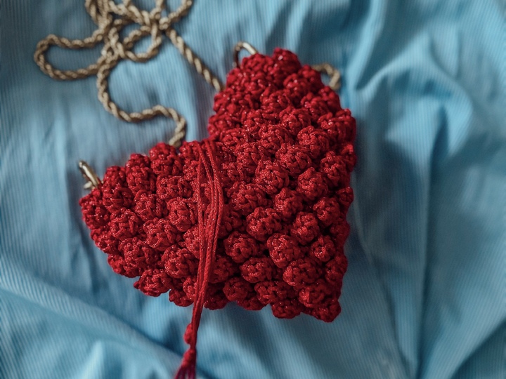 Crochet pattern small women heart handbag PDF and video tutorial