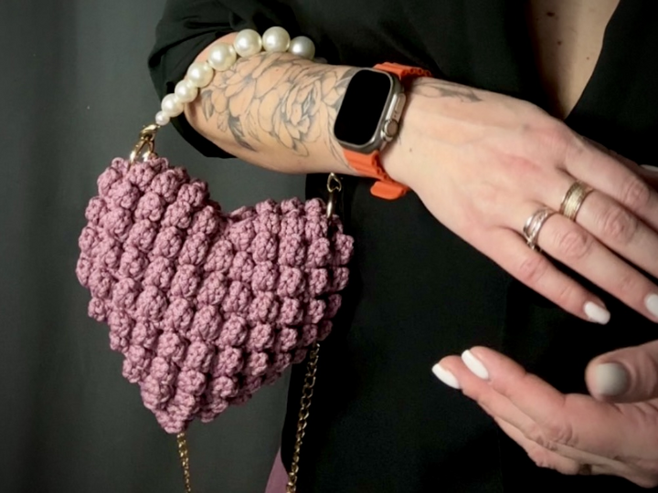 Crochet pattern small women heart handbag PDF and video tutorial