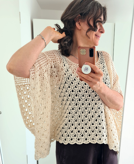 Poncho-Shirt „Fabienne“ – luftiges Häkeltop mit Tunika-Charakter