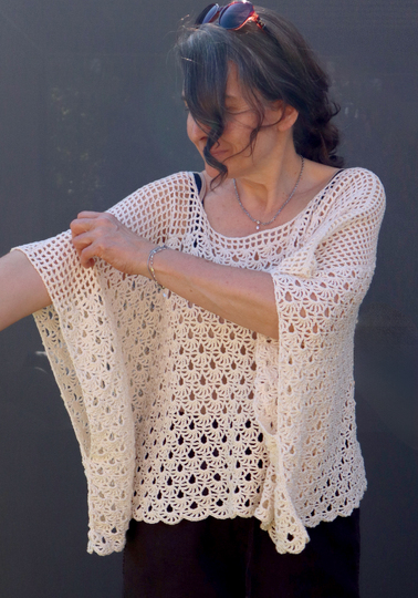 Poncho-Shirt „Fabienne“ – luftiges Häkeltop mit Tunika-Charakter