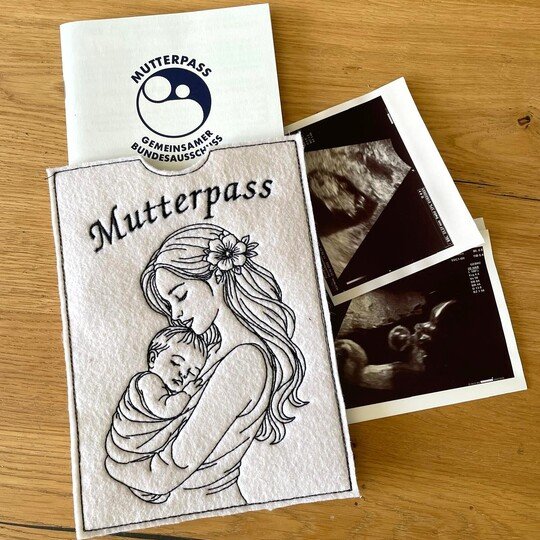 Stickdatei Mama Mutter mit Baby Konturstickdatei mit ITH Mutterpass