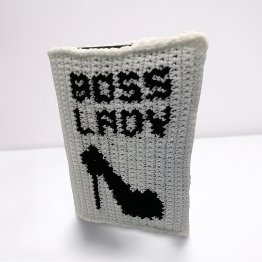 Häkelanleitung A6-Binder Hülle „Boss Lady" – Farbwechsel-Muster mit Schrift