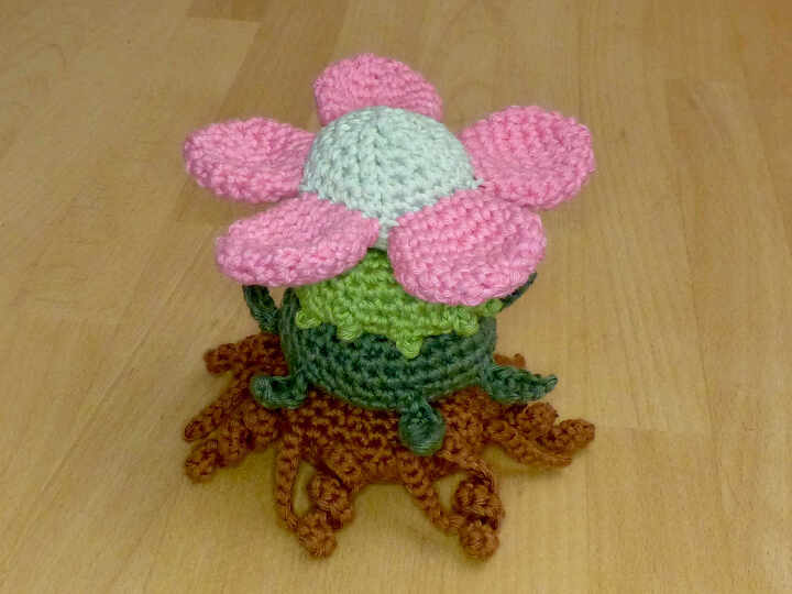 Häkelanleitung für ein Steckspiel Blume, Motorikspielzeug für Kinder