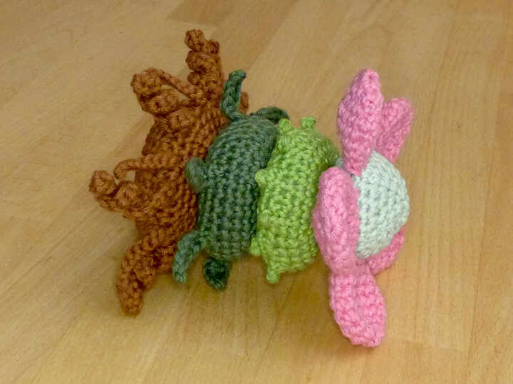 Häkelanleitung für ein Steckspiel Blume, Motorikspielzeug für Kinder