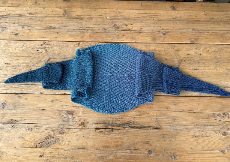 Mimi – symmetrisches Lieblingstuch stricken – PDF Anleitung