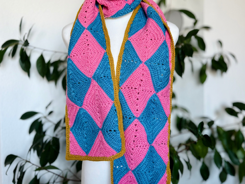 Wandelnder Diamant Schal | Granny Square | Rautenmuster |Magisch|Schloss