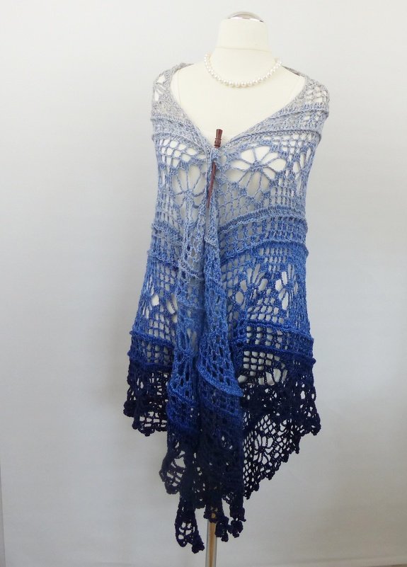 Crochet Pattern: BlumenGlüück Crocheted Triangle Shawl with Flowers - Image 15