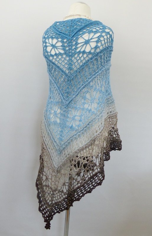 Crochet Pattern: BlumenGlüück Crocheted Triangle Shawl with Flowers - Image 9