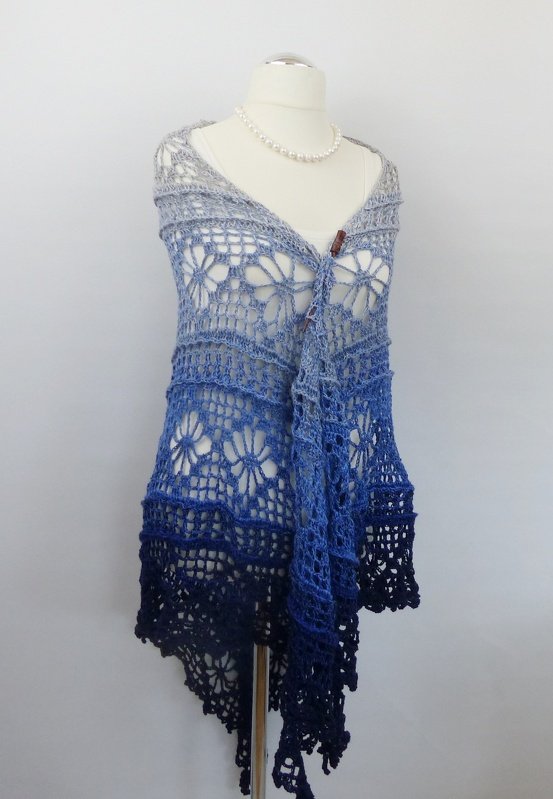 Crochet Pattern: BlumenGlüück Crocheted Triangle Shawl with Flowers - Image 19