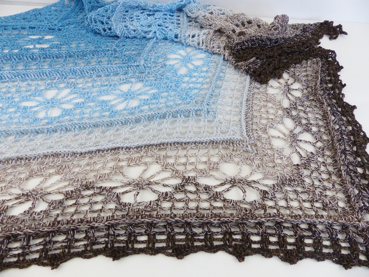 Flower Happiness - Crochet Pattern for a Triangular Shawl with a Flowers