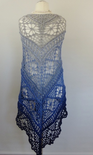 Flower Happiness - Crochet Pattern for a Triangular Shawl with a Flowers