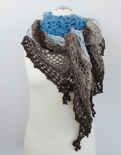 Flower Happiness - Crochet Pattern for a Triangular Shawl with a Flowers