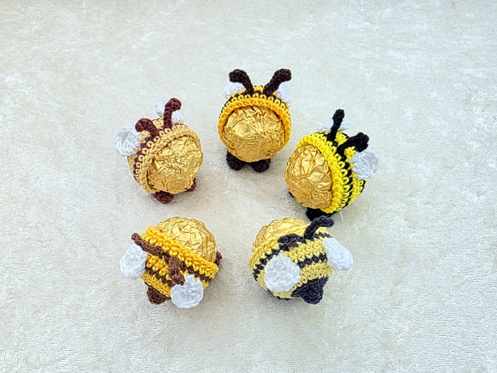 Häkelanleitung Pralinen-Bienchen „Brummsummsel“ – Süßes Mitbringsel