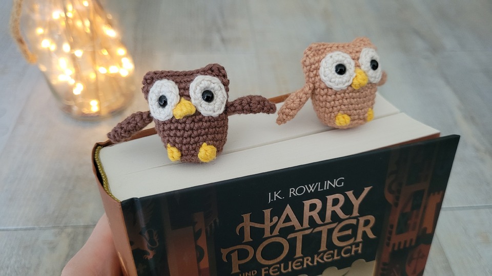 Crochet pattern owl bookmark - perfect present for book lovers