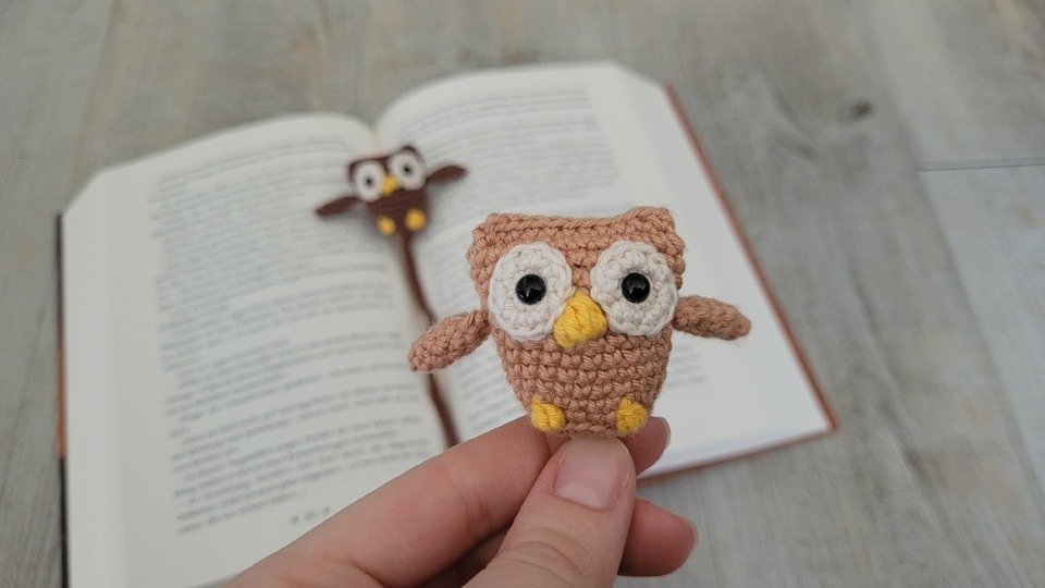 Häkelanleitung Lesezeichen Eule - Geschenk für Buchliebhaber