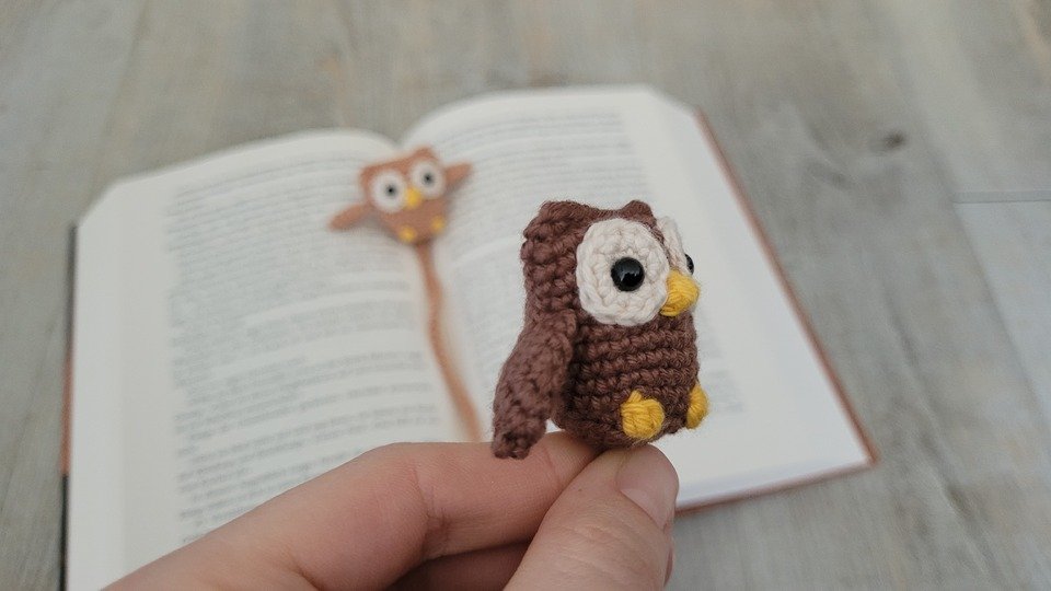 Häkelanleitung Lesezeichen Eule - Geschenk für Buchliebhaber