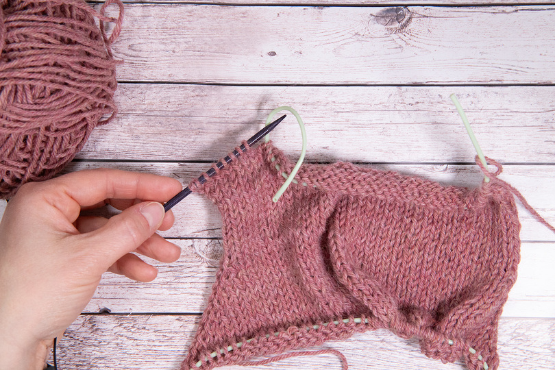 Strickanleitung für einen Slipover für Babys und Kleinkinder