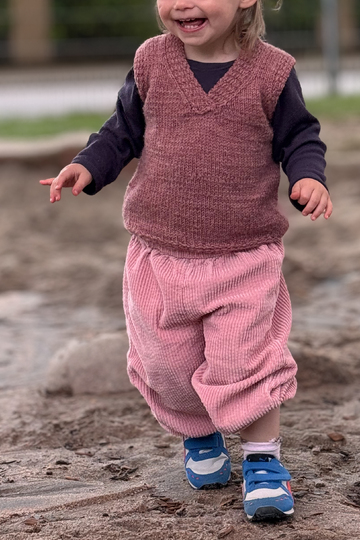 Strickanleitung für einen Slipover für Babys und Kleinkinder