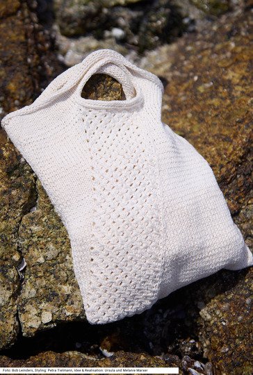 Top und Tasche mit diagonalem Musterstreifen