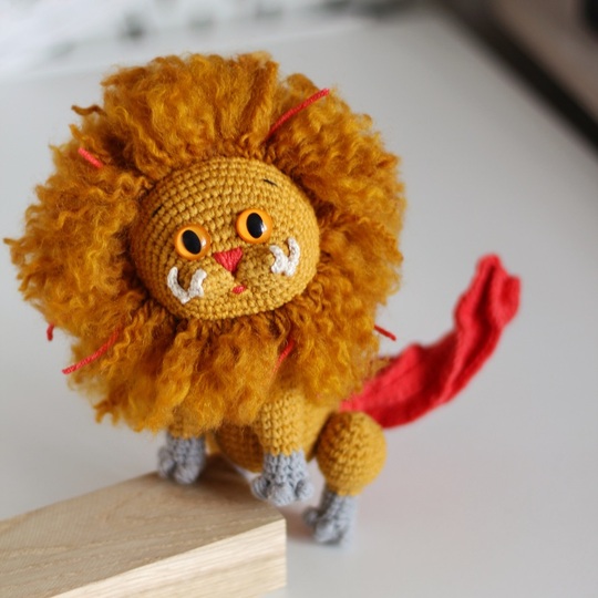 Crochet Sabertooth Cat Zouwu Pattern PDF – Fluffy Amigurumi Beast