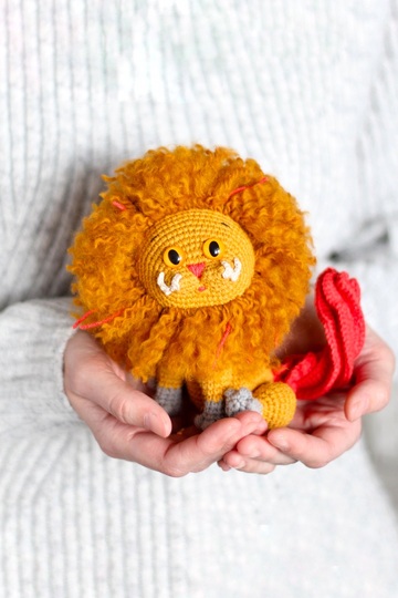Crochet Sabertooth Cat Zouwu Pattern PDF – Fluffy Amigurumi Beast