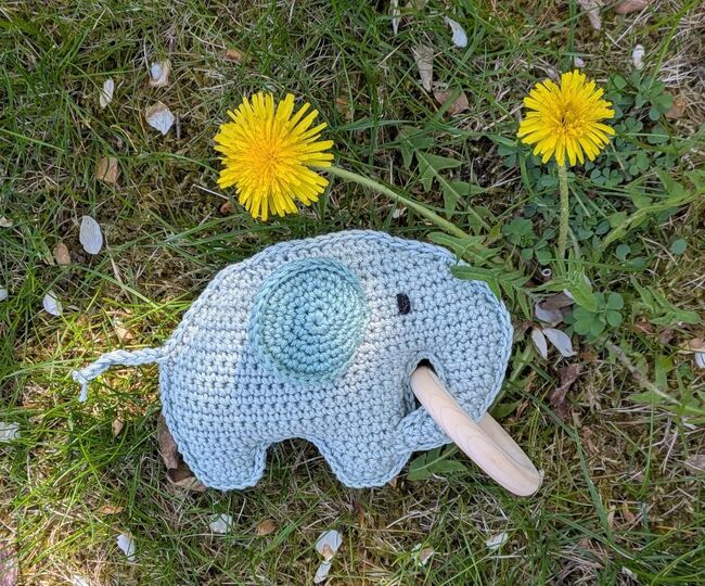 Häkelanleitung: Greifling für Babys Elefant "Elis"
