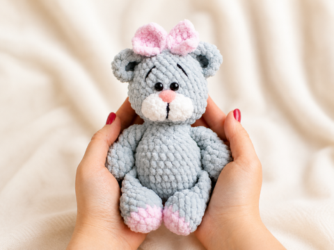 Häkelanleitung Teddybär aus Plüschgarn – Amigurumi Bär (ca. 18 cm)