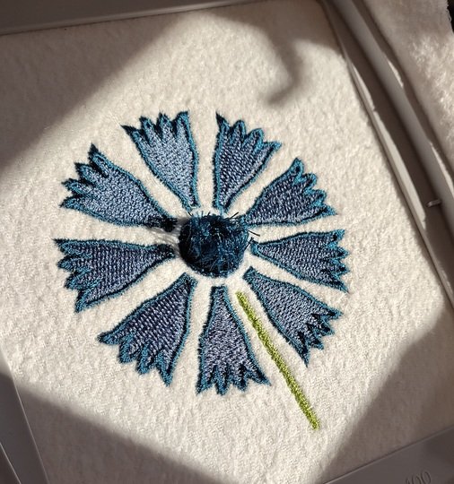 Stickdatei Kornblume Blume Frühling