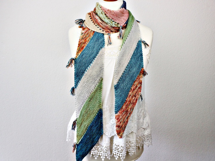 Strickanleitung Schal einfach – Scrappy Schal aus Wollresten stricken