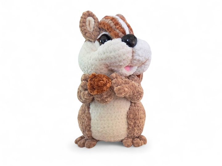 Crochet pattern Professor Fluffy Cheek, the clever chipmunk