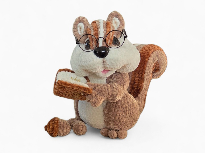 Crochet pattern Professor Fluffy Cheek, the clever chipmunk