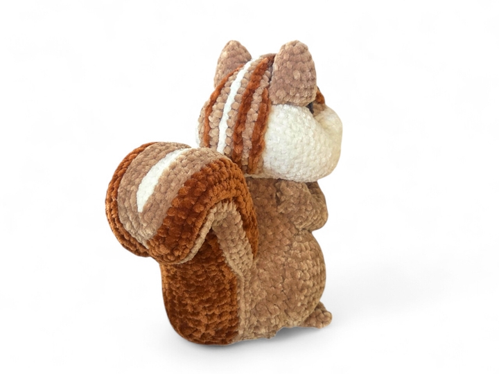 Crochet pattern Professor Fluffy Cheek, the clever chipmunk