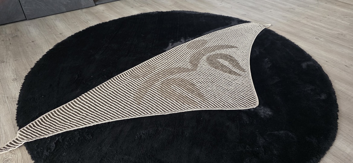 Gemini, Shadow Knitting, Illusion Knitting, Motif Shawl