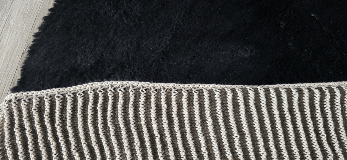 Gemini, Shadow Knitting, Illusion Knitting, Motif Shawl