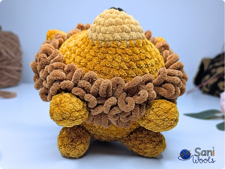 Häkelanleitung Ball-Löwe Loma – No-Sew Amigurumi Löwe aus Chenille-Garn