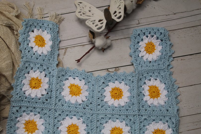 Top mit Gänseblümchen Granny Squares No. 023