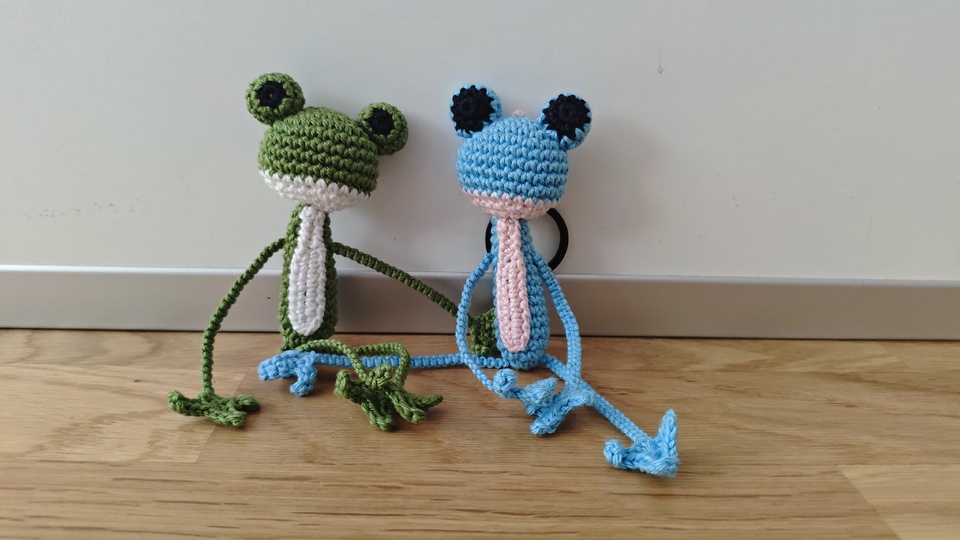 Frog Brothers Crochet pattern (Amigurumi/Keychain)