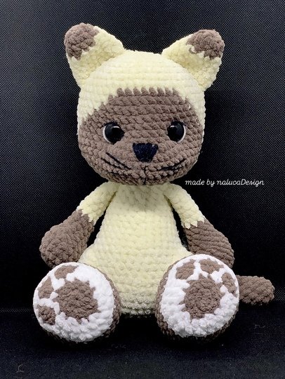Katze häkeln – Amigurumi Häkelanleitung Deutsch | mit Fischerhut & Eimer