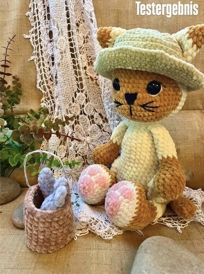 Katze häkeln – Amigurumi Häkelanleitung Deutsch | mit Fischerhut & Eimer