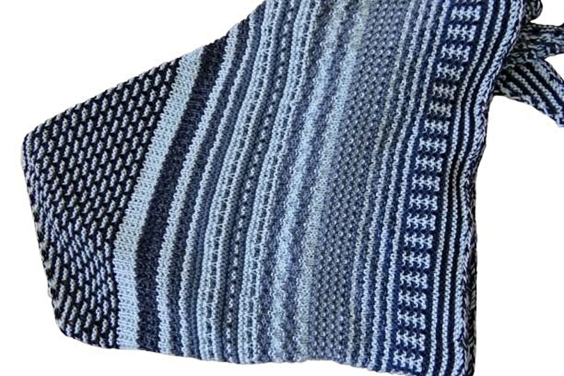 Texari – Knitting pattern for a shawl featuring slip stitches and textured