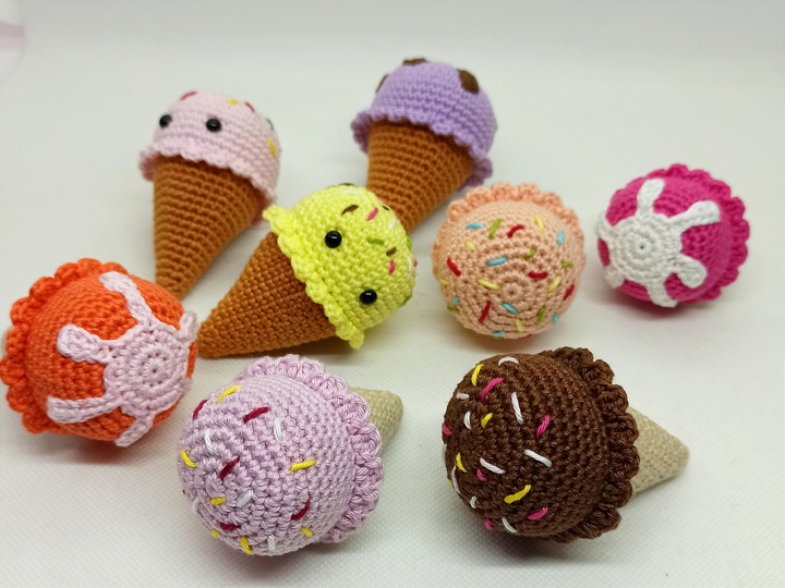 Crochet ice cream - amigurumi keychain