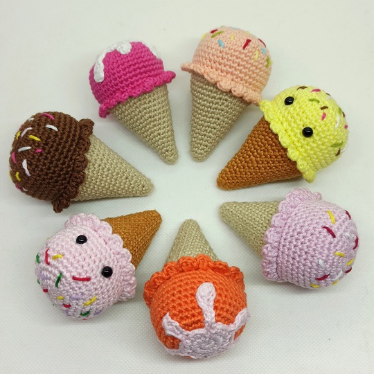 Crochet ice cream - amigurumi keychain