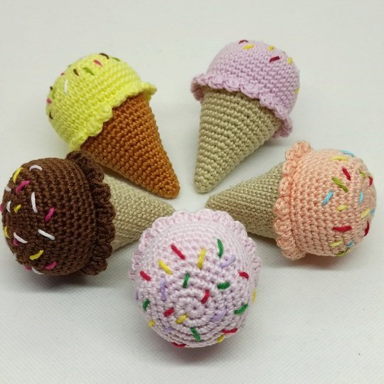 Kleine gehäkelte Eiscreme - Amigurumi Schlüsselanhänger