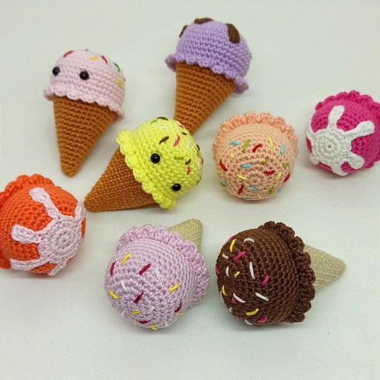 Kleine gehäkelte Eiscreme - Amigurumi Schlüsselanhänger