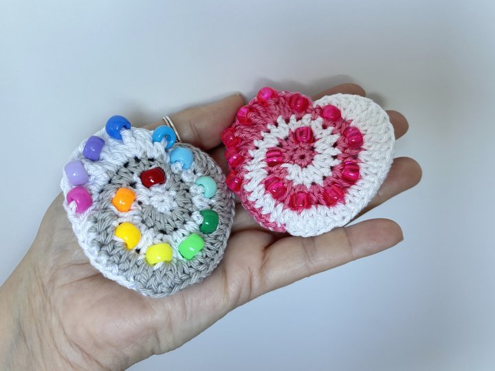 Spiralherz Fidget Spielzeug, Herz m. Perlen, Klick Klack Sensorik Spielzeug