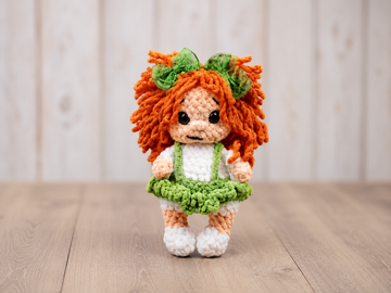 Einfache Häkelanleitung Puppe Lottie – aus Plüschgarn & OHNE Nähen