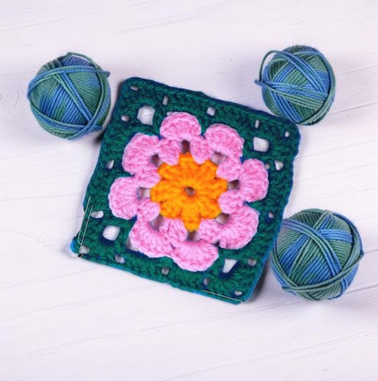 Crochet Bloom Granny Square Pattern, Garden Blossom Motif (Video Tutorial)