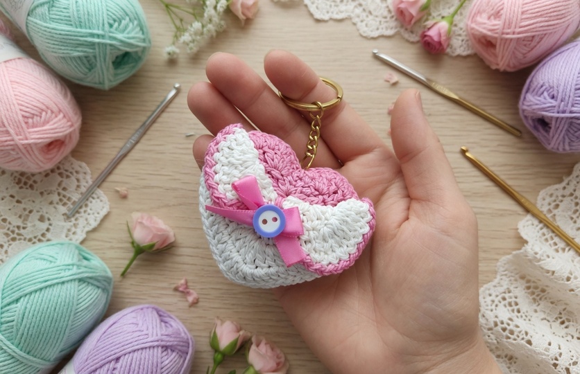 Crochet Heart Keychain Pattern + Video Tutorial English Only