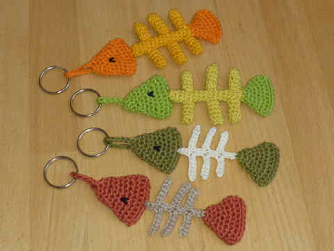 Häkelanleitung Schlüsselanhänger "Fischgräte", 2 Modelle, Taschenbaumler
